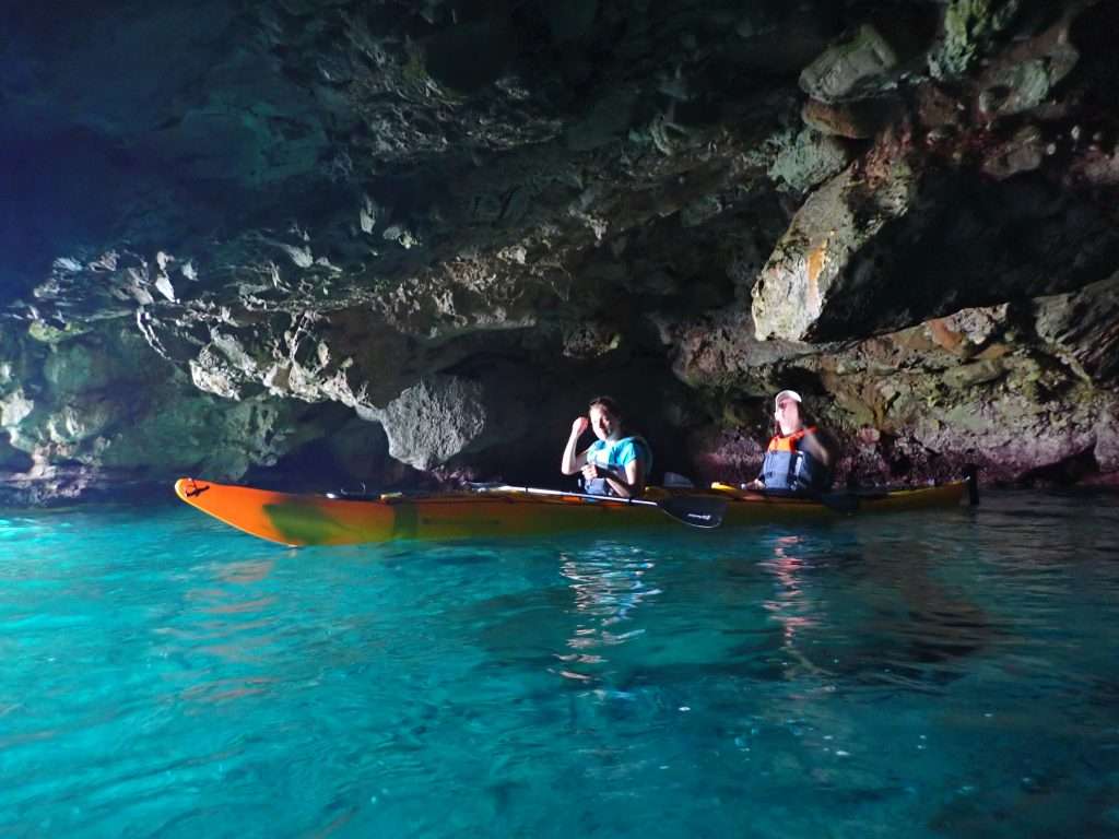 hiking in favignana by kayak 