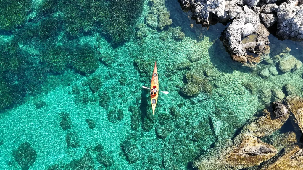 hiking in favignana by kayak 